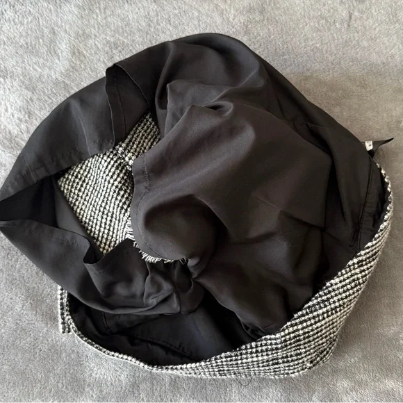 Ann Taylor Black & White Tweed Women’s Shorts - Picture 7 of 8